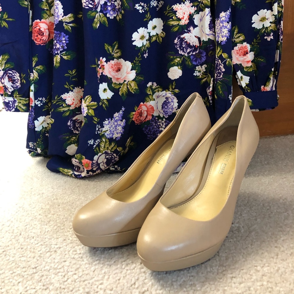 Gianni Bini Nude Pumps! (Make me an offer)